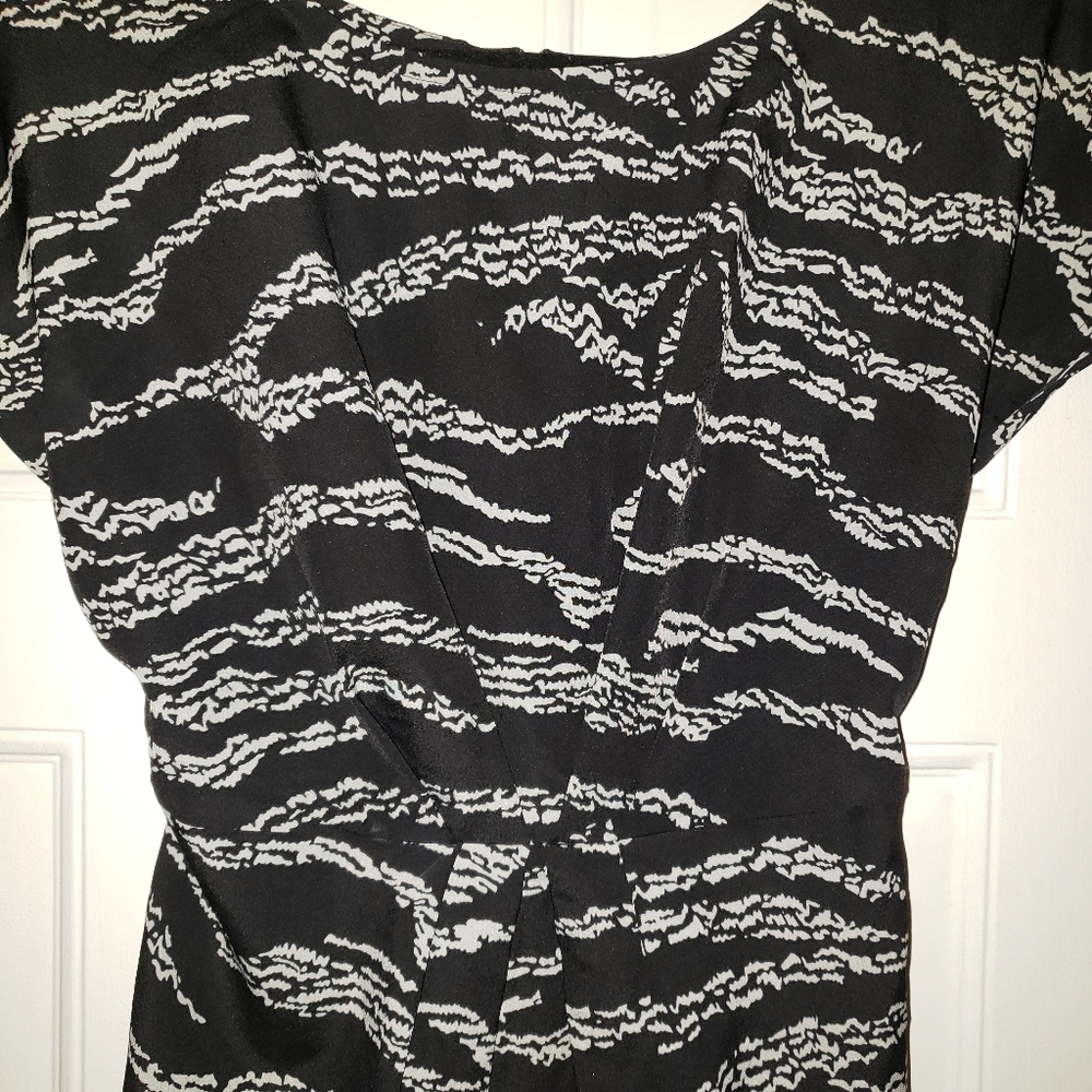 Guess Sinched Top - Picture 2 of 4